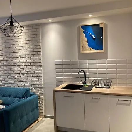 Blue In Vibrant Heart Of Apartamento