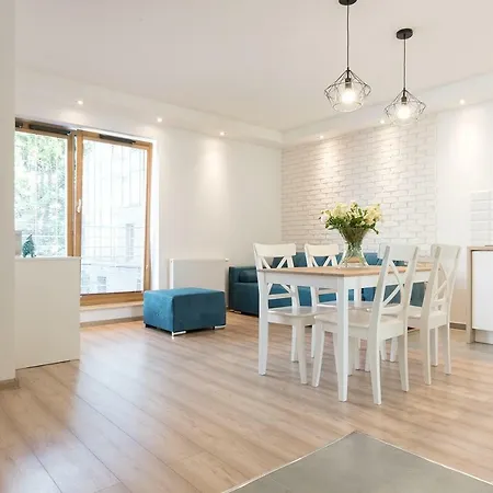 Blue In Vibrant Heart Of * 그디니아