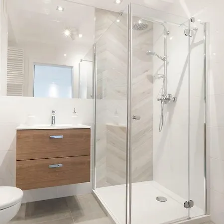 Blue In Vibrant Heart Of 아파트 *