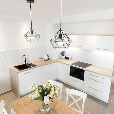 Blue In Vibrant Heart Of * غدينيا