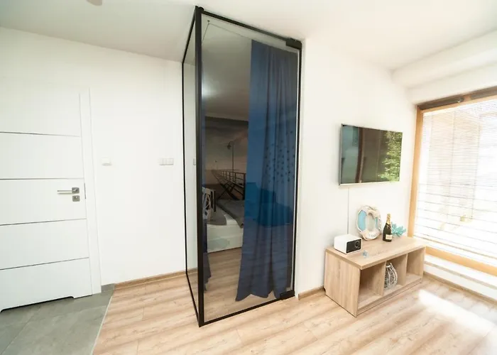 Blue In Vibrant Heart Of Apartman *